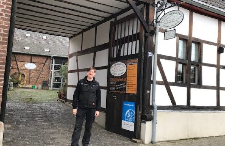 ÜBER UNS
